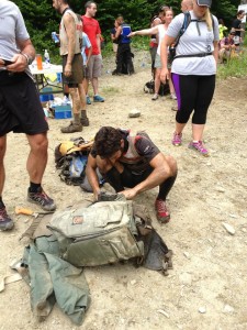 unloading pack for barbed wire crawl