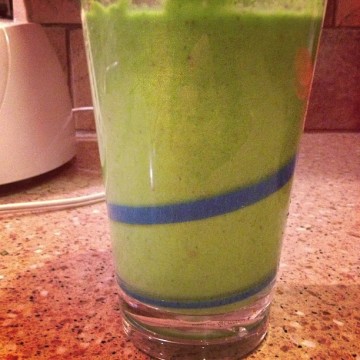 green smoothie health food drink healthy veggies vegetables veggie fruit mango apple banana 